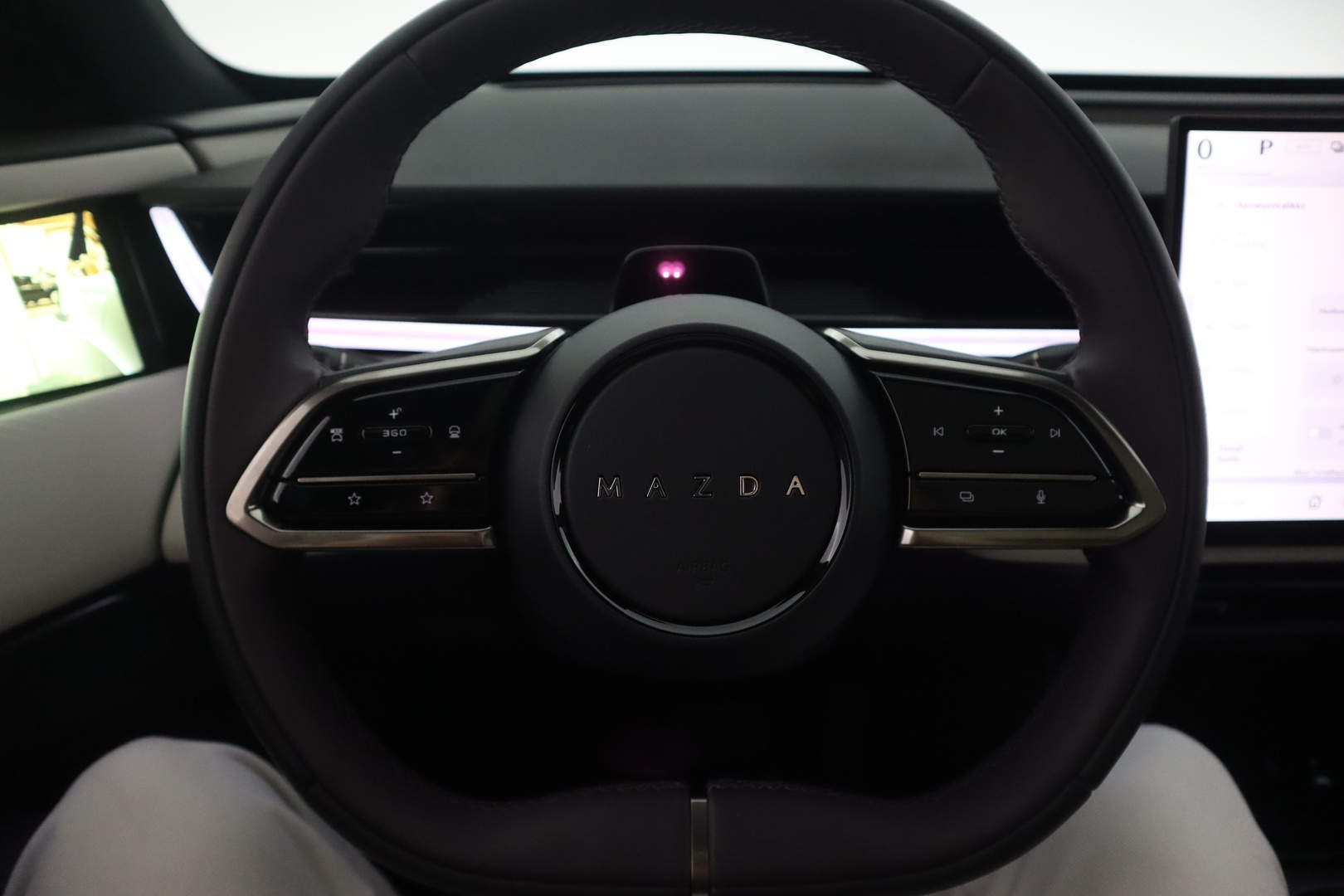 MAZDA CX-6e 10