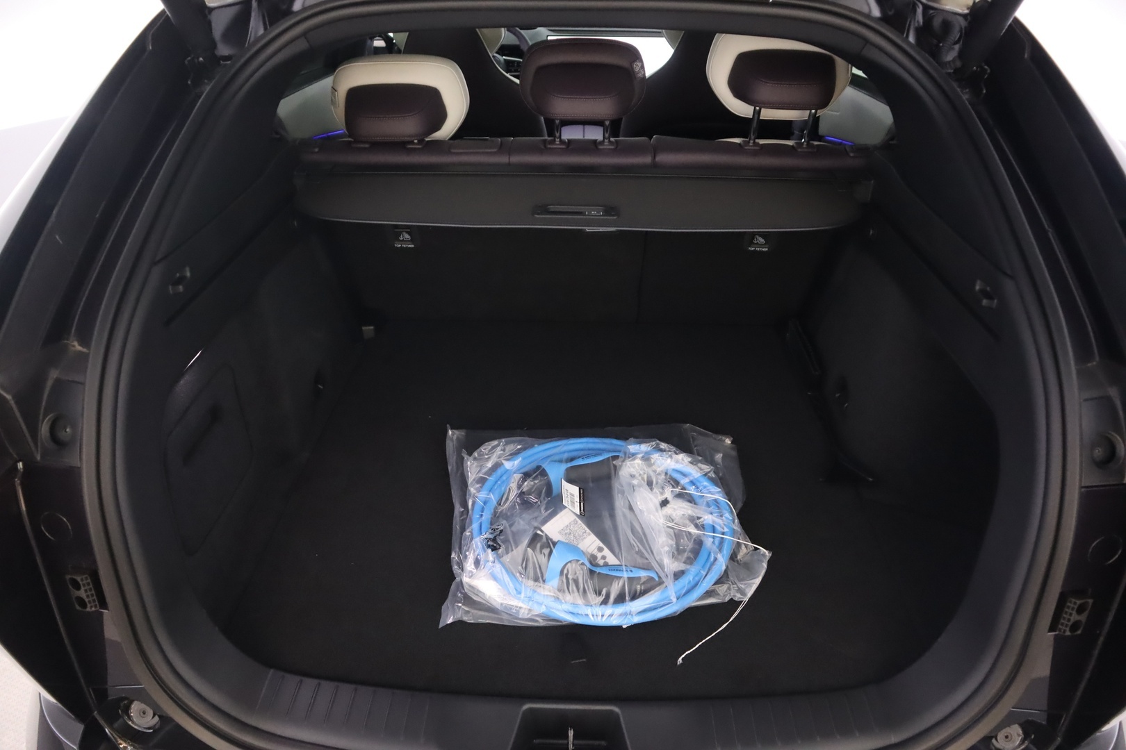 MAZDA CX-6e 38