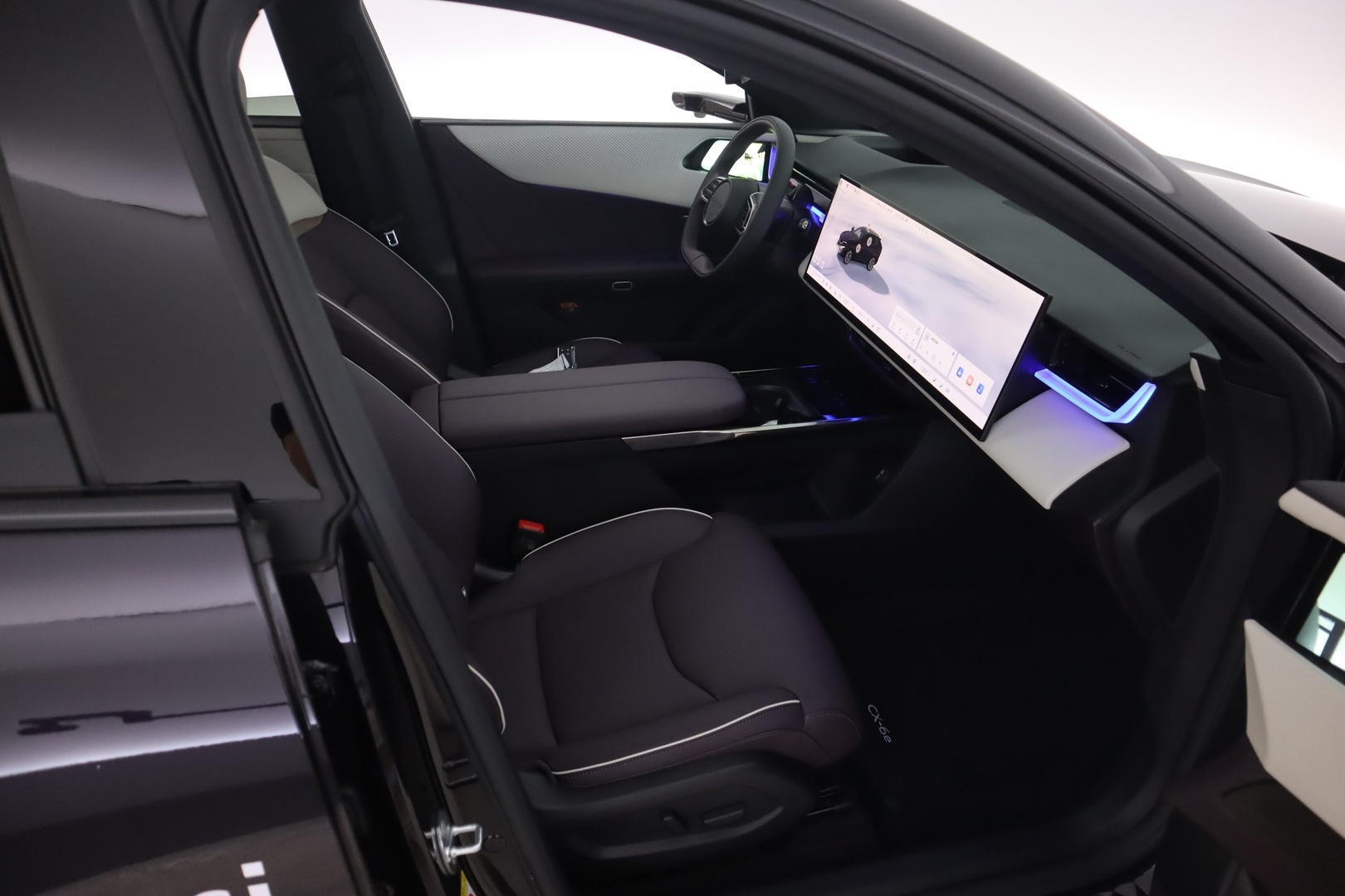 MAZDA CX-6e 42