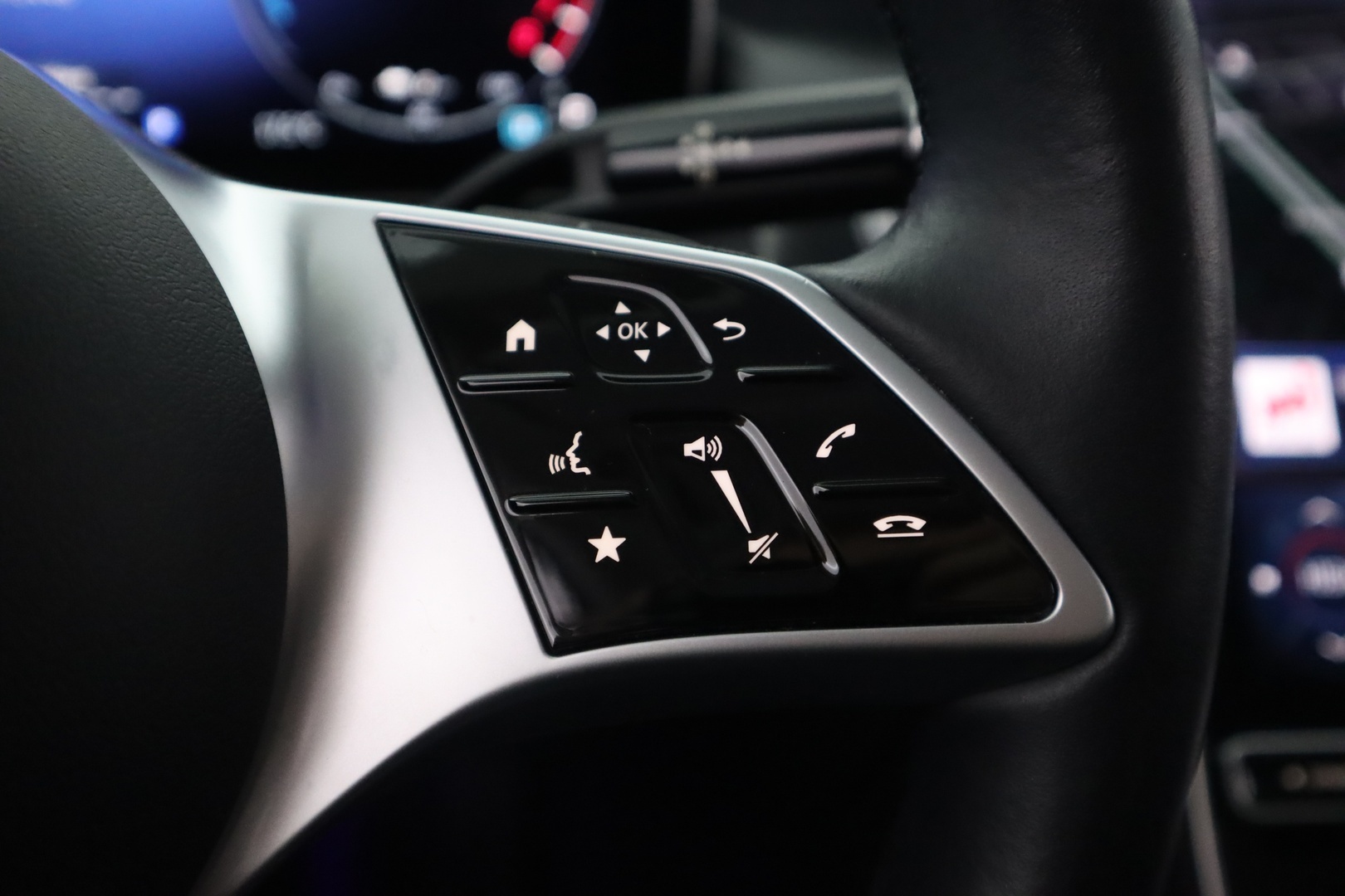 MERCEDES-BENZ GLC 2023