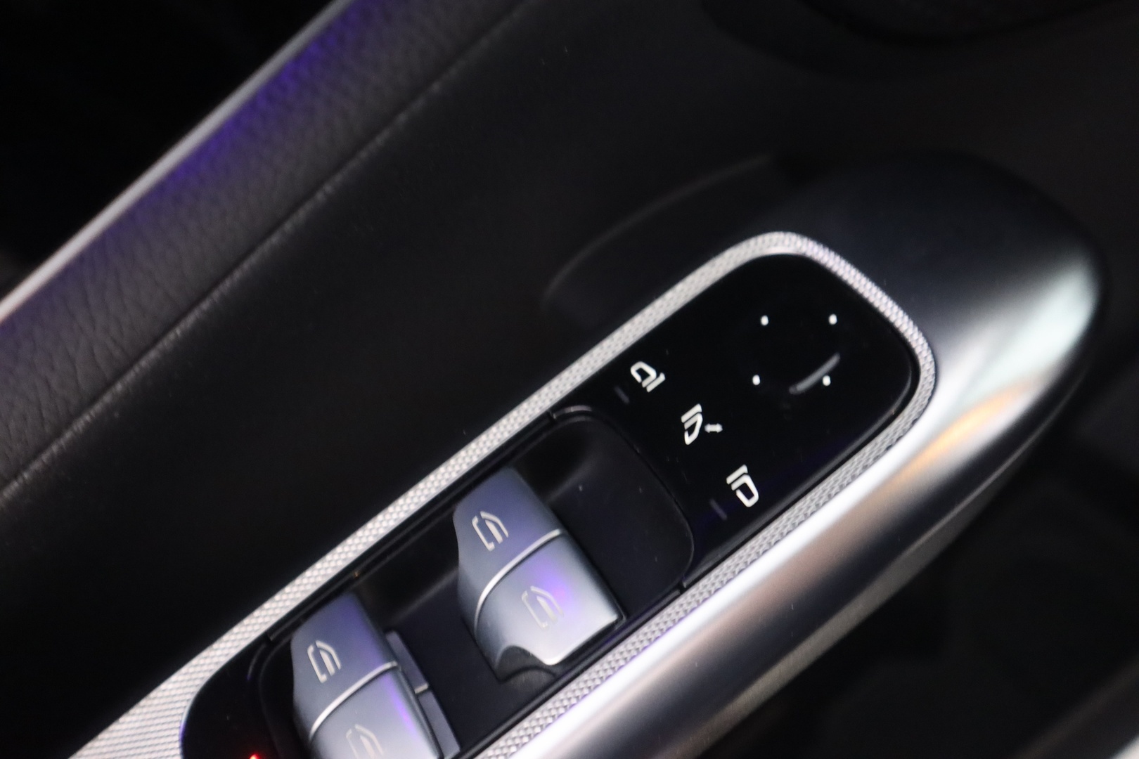 MERCEDES-BENZ GLC 2023