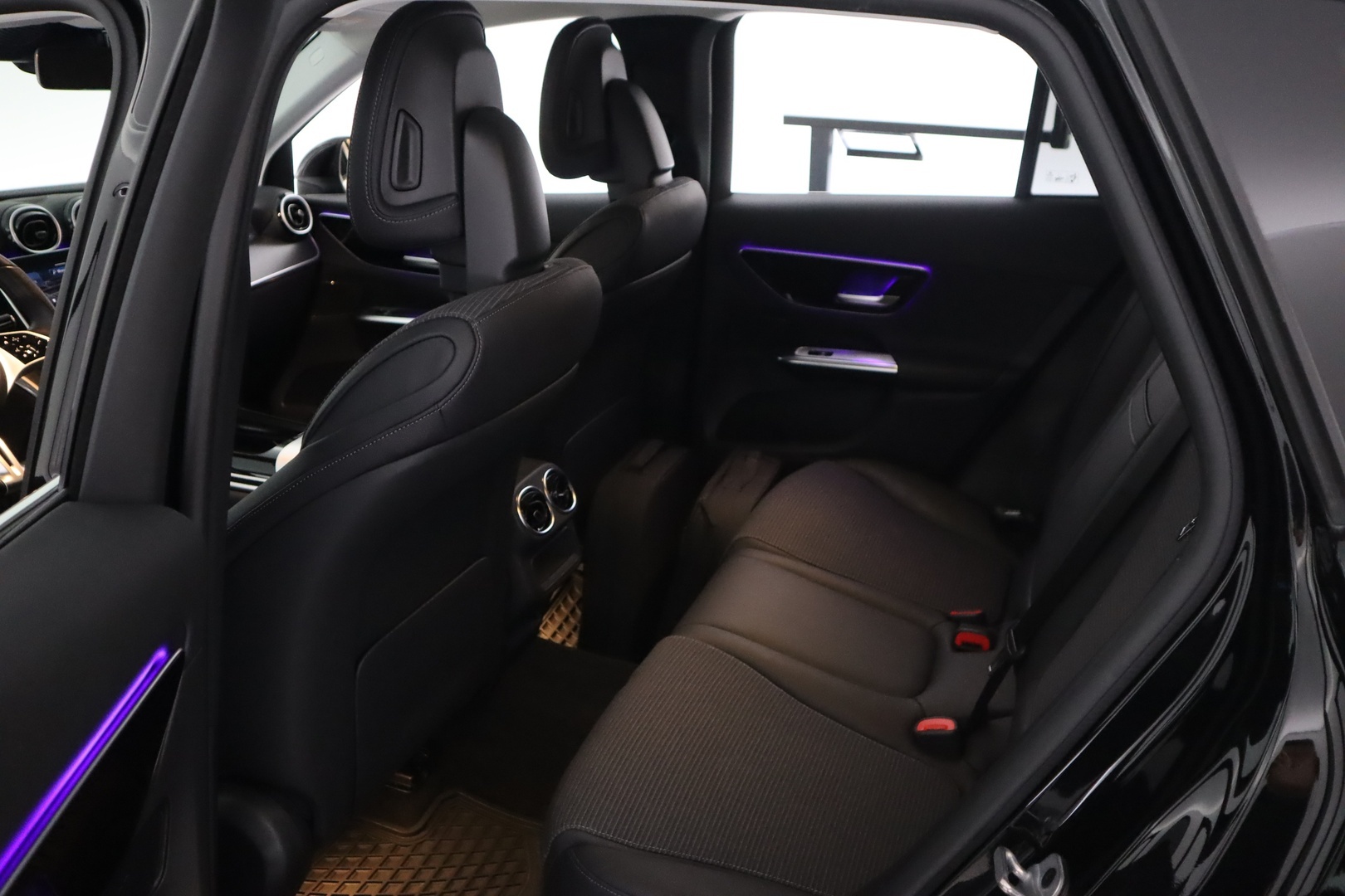 MERCEDES-BENZ GLC 2023