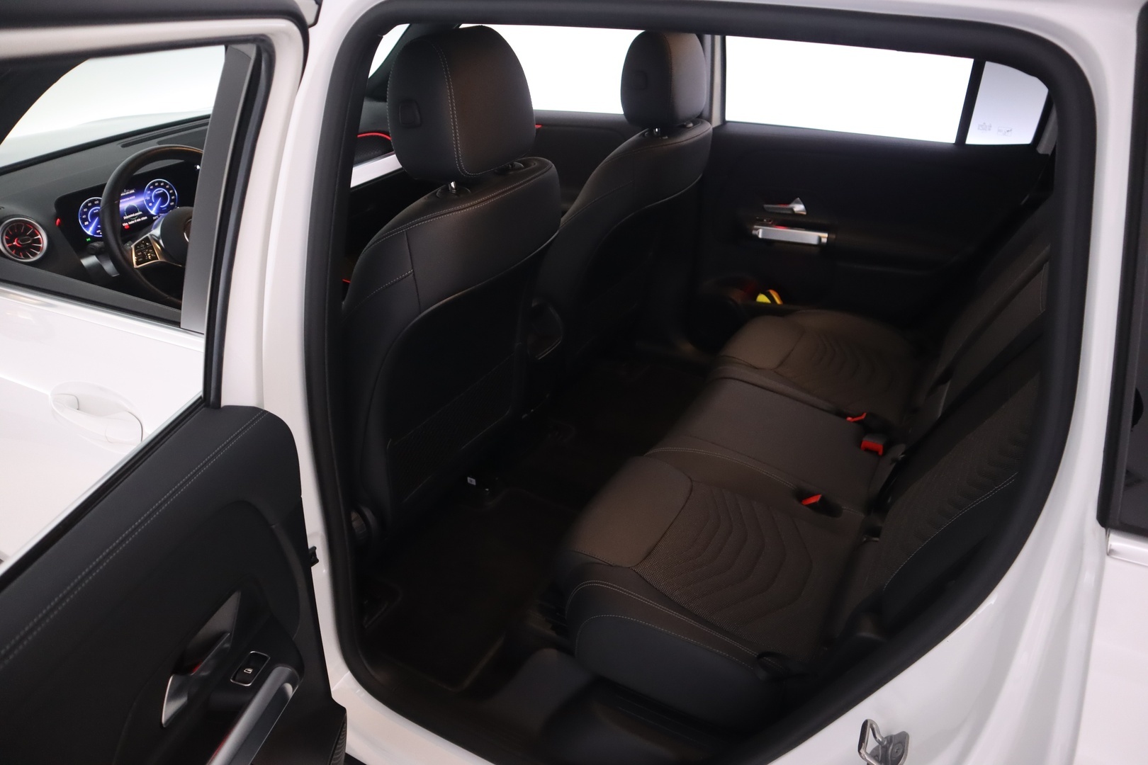 MERCEDES-BENZ EQB 2025