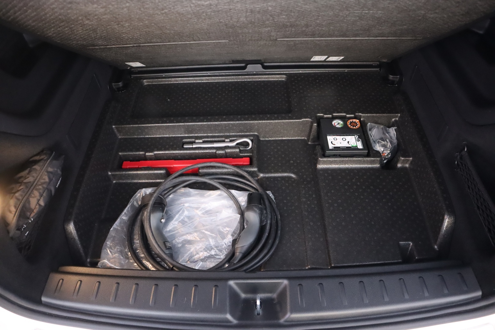 MERCEDES-BENZ EQB 2025