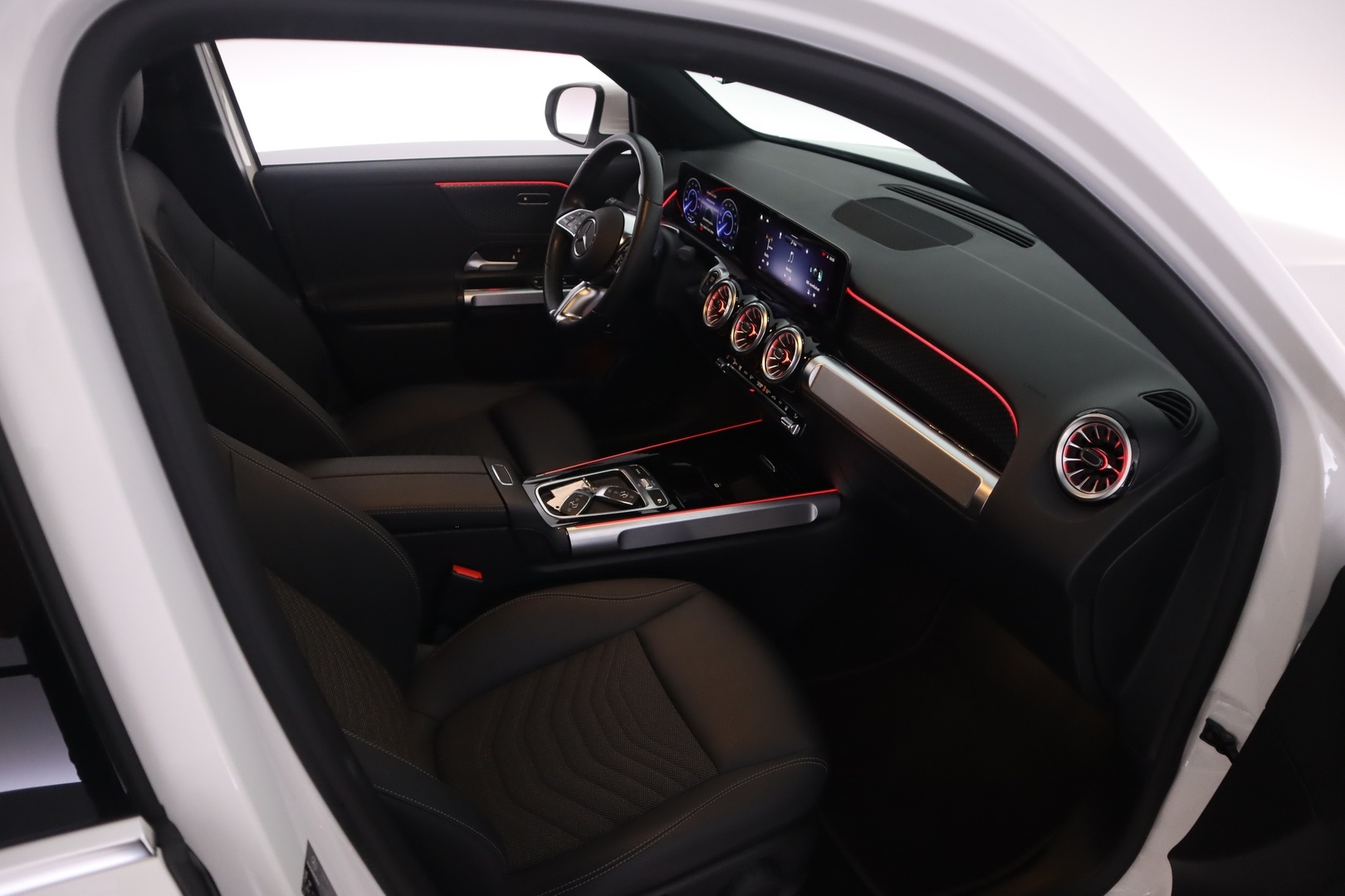MERCEDES-BENZ EQB 2025