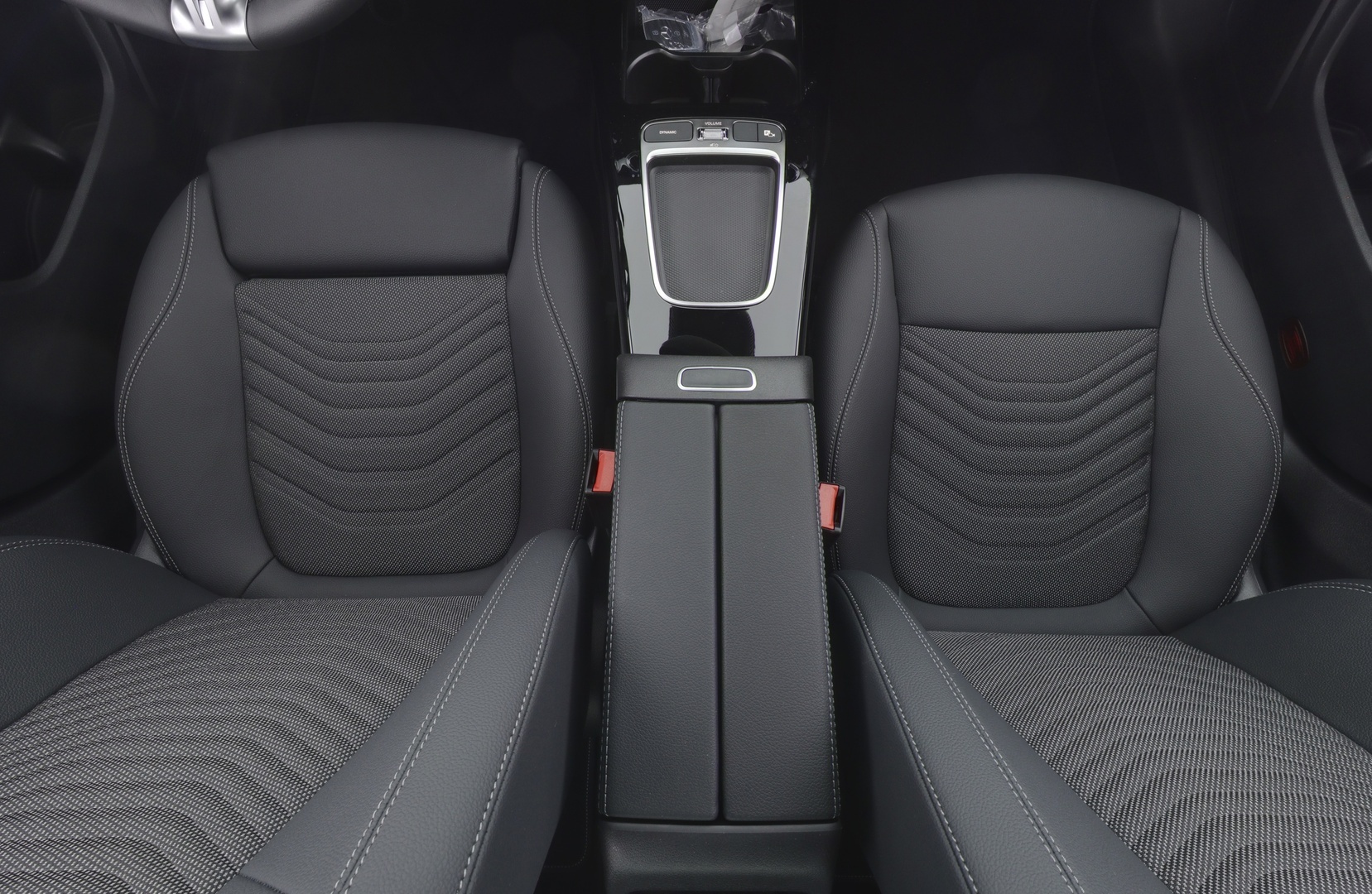 MERCEDES-BENZ CLA 2025