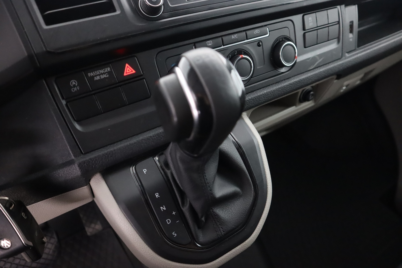 VOLKSWAGEN Transporter 2017