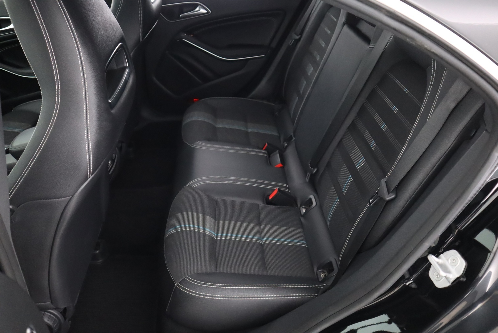 MERCEDES-BENZ CLA 2016