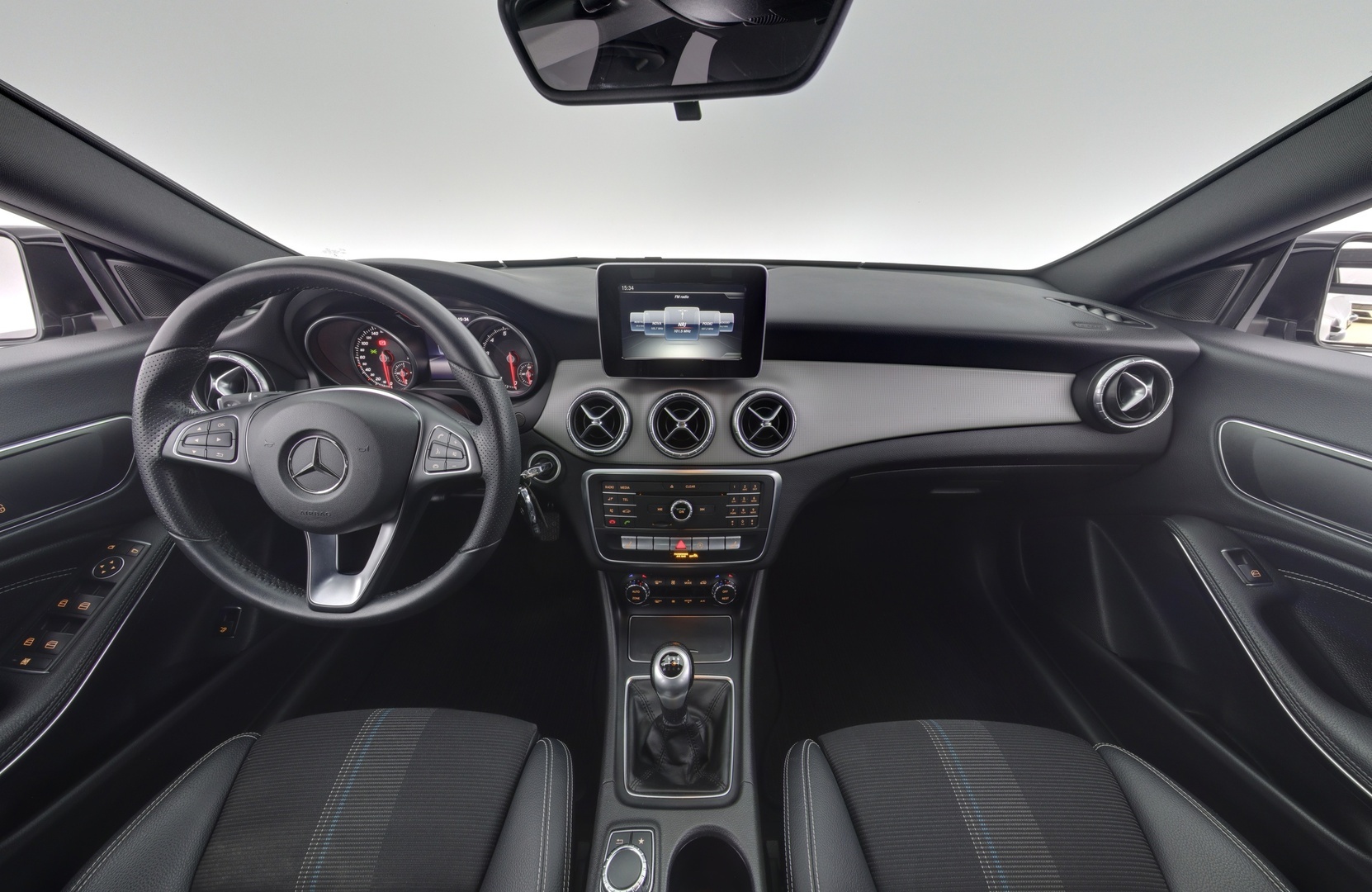 MERCEDES-BENZ CLA 2016