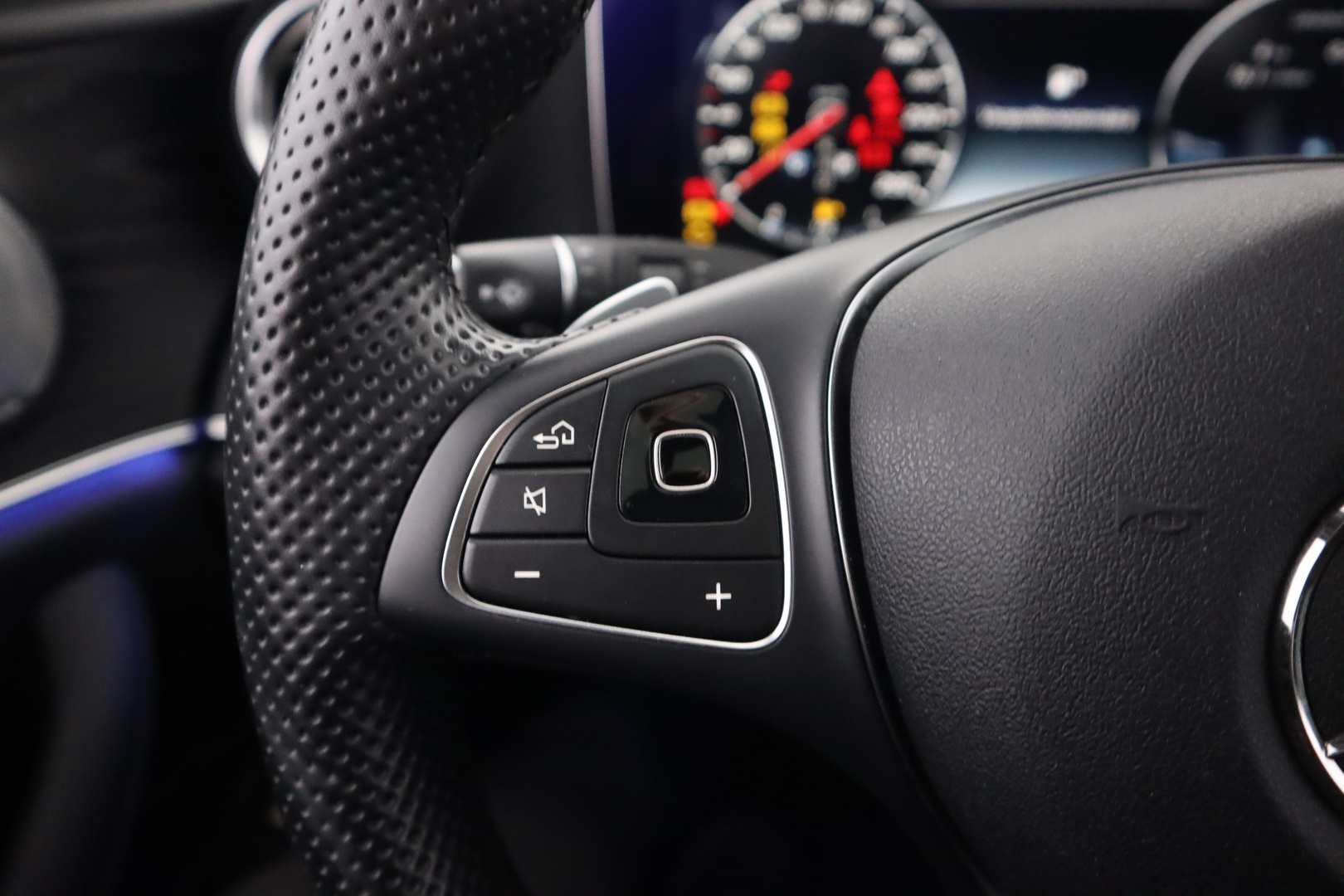 MERCEDES-BENZ E 2017