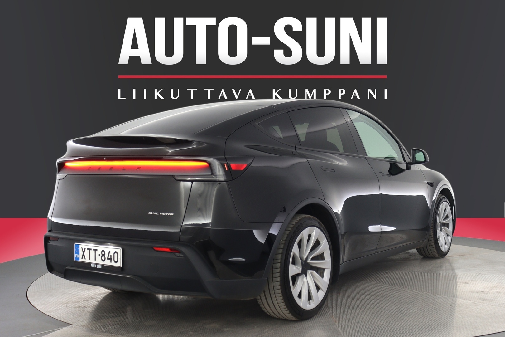 TESLA Model Y 2025