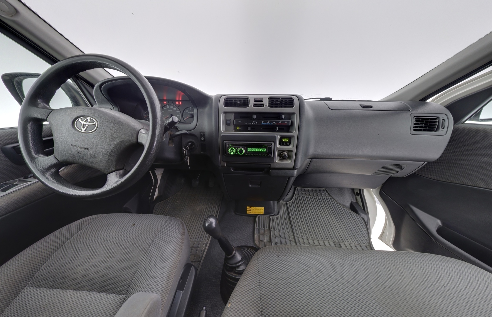 TOYOTA Hiace 2011