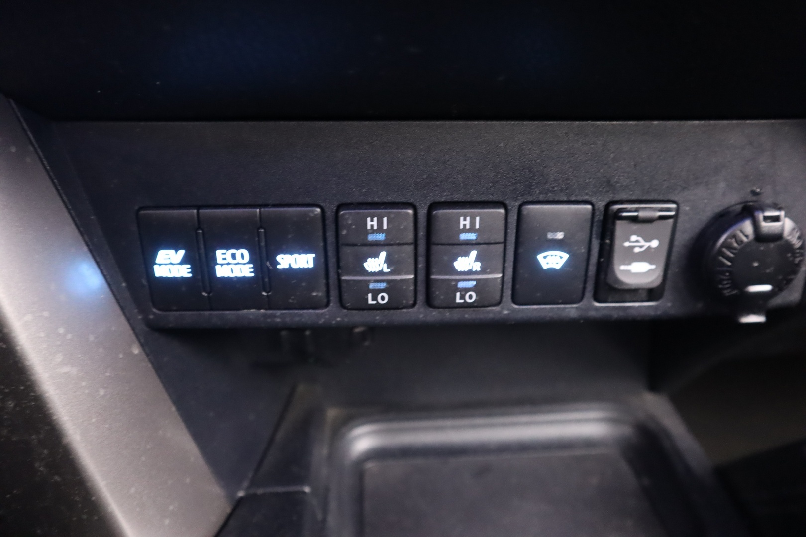 TOYOTA RAV4 2018