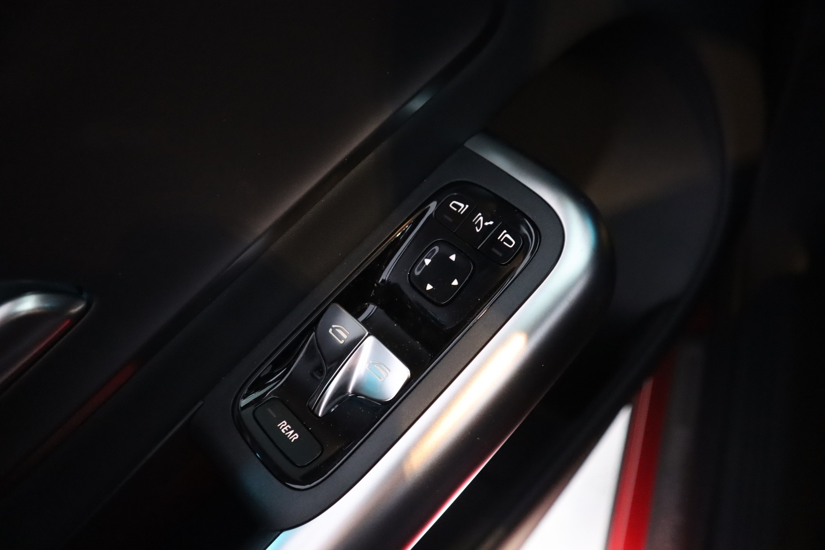 MERCEDES-BENZ GLB 2026