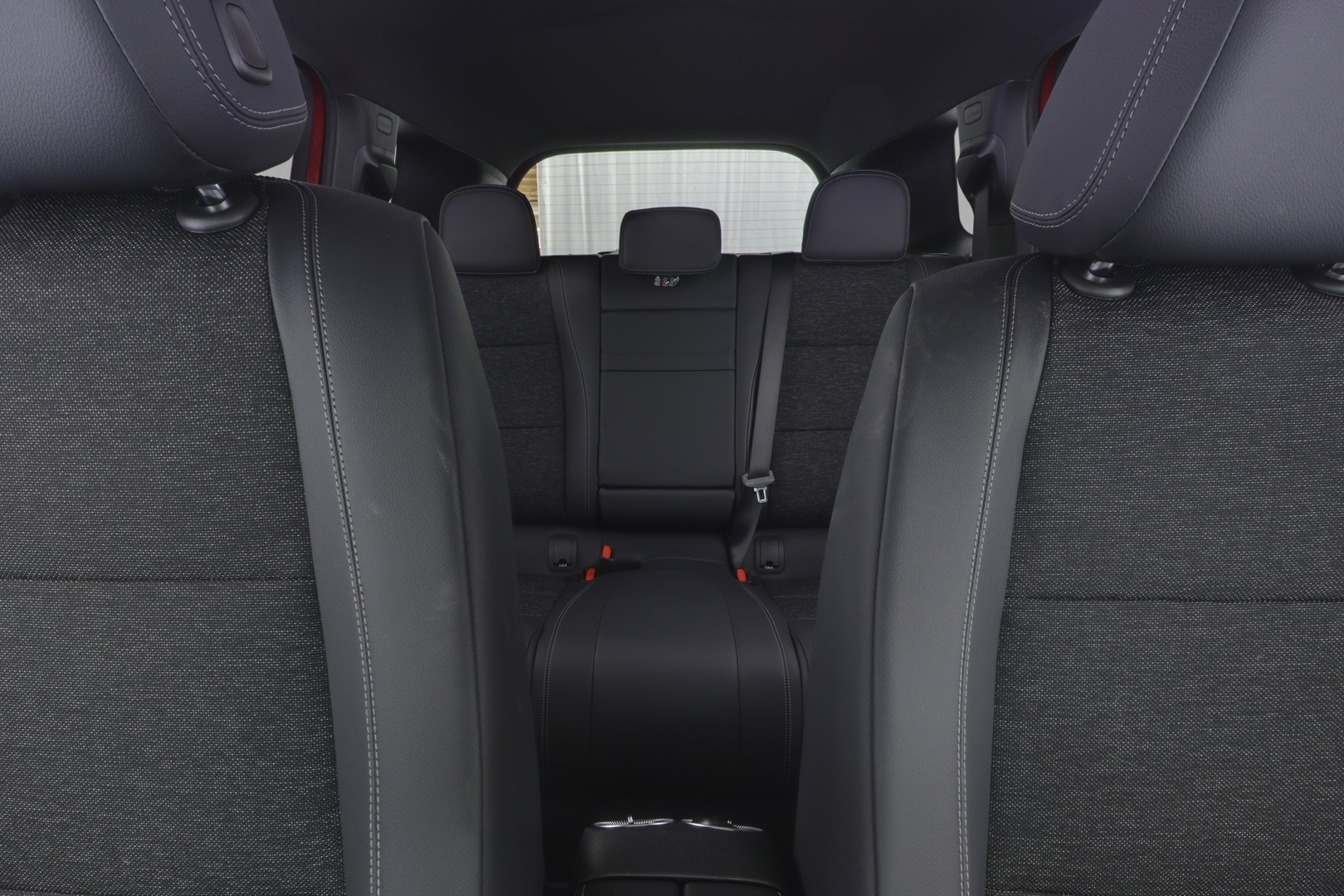 MERCEDES-BENZ GLB 2026