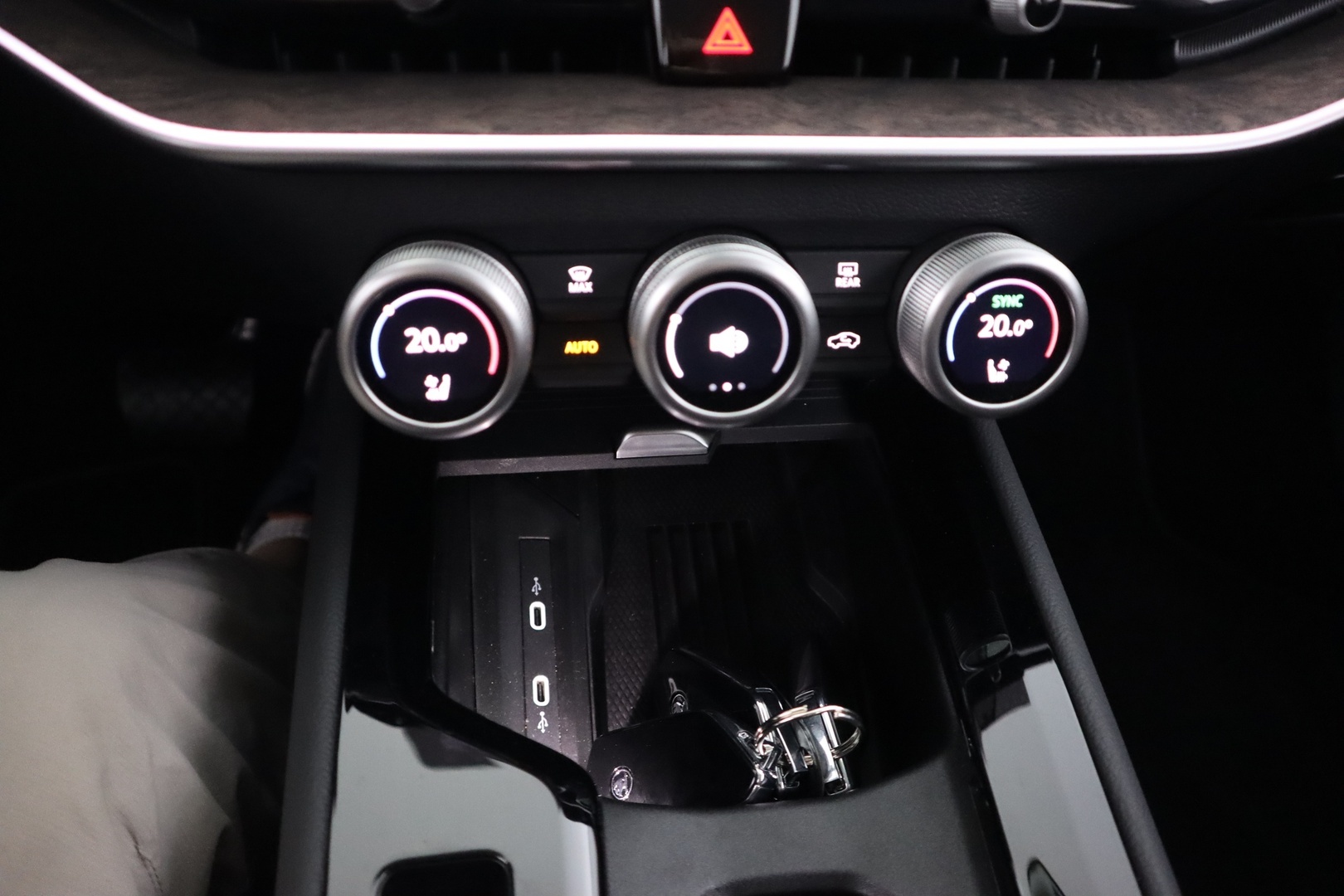 SKODA Superb 2025