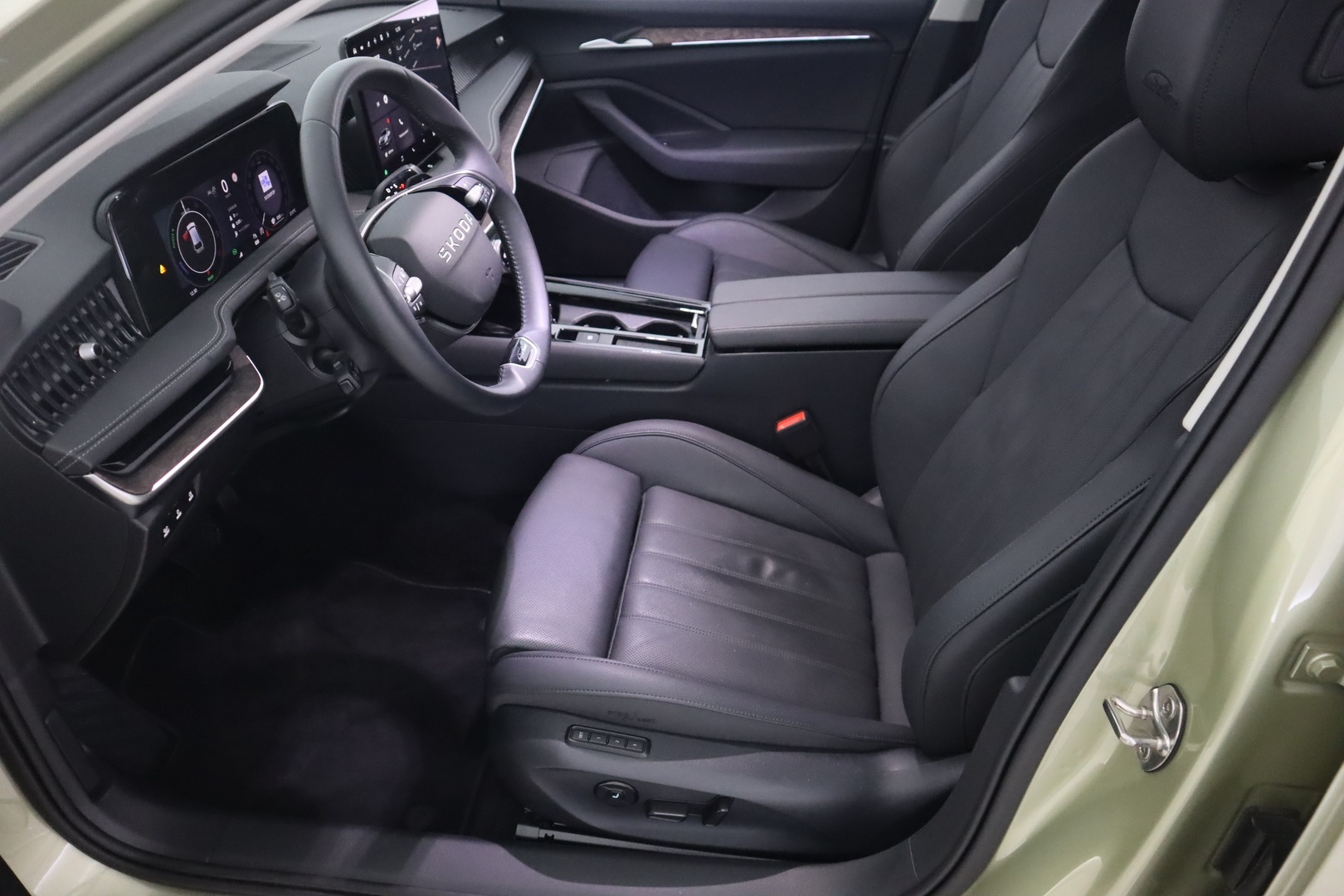 SKODA Superb 2025