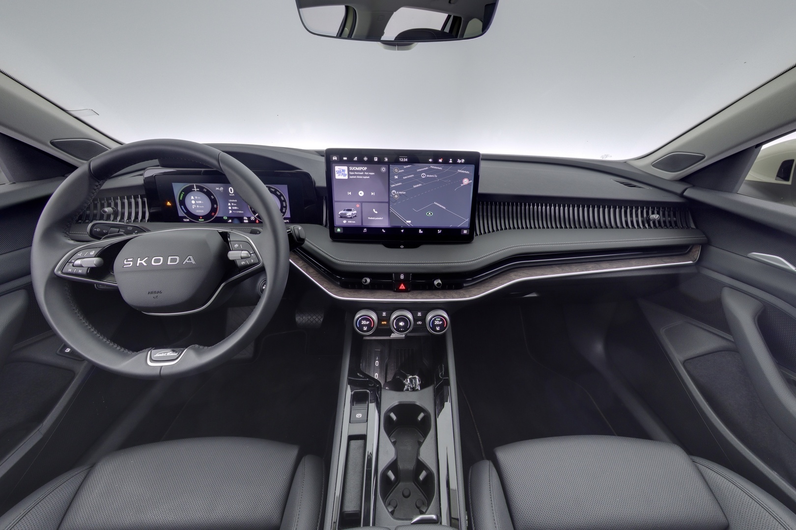 SKODA Superb 2025