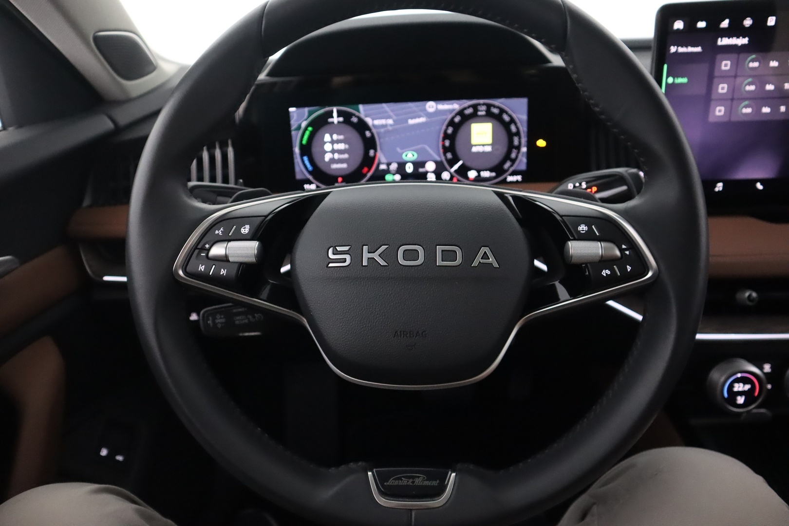 SKODA Superb 2025