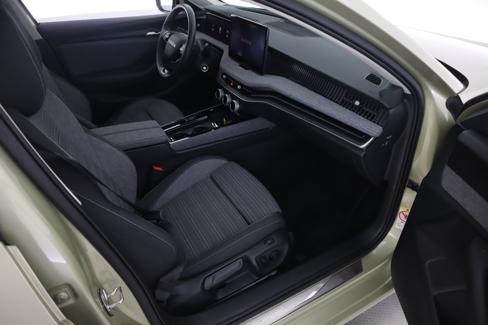 SKODA Superb 2025