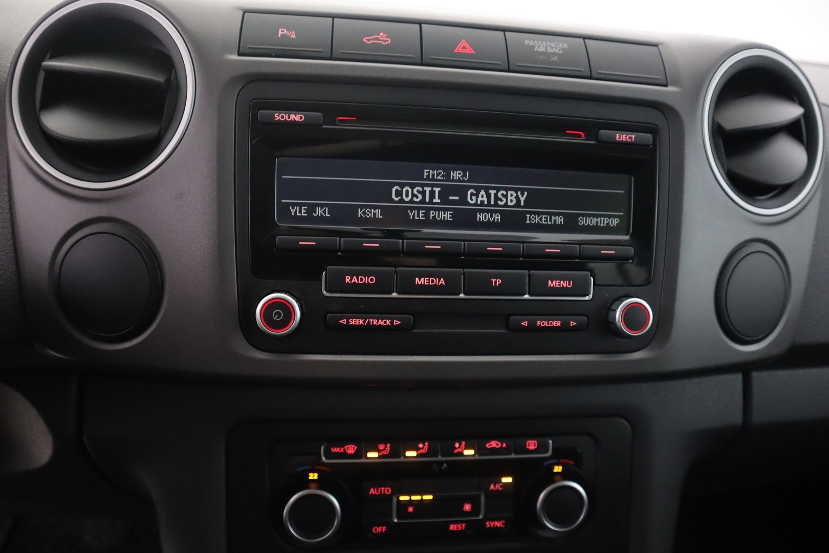 VOLKSWAGEN Amarok 2013