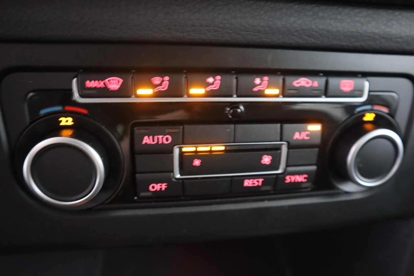 VOLKSWAGEN Amarok 2013