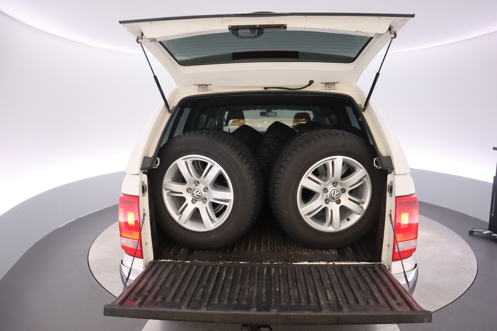 VOLKSWAGEN Amarok 2013