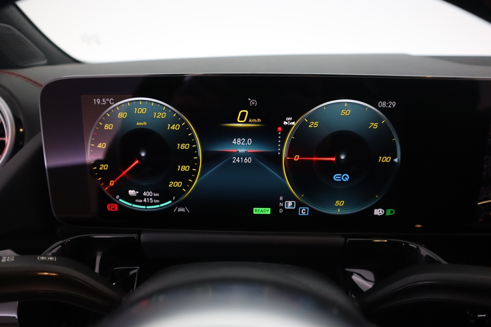 MERCEDES-BENZ EQA 2024