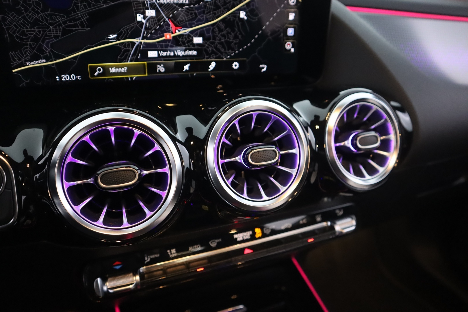 MERCEDES-BENZ EQA 2024