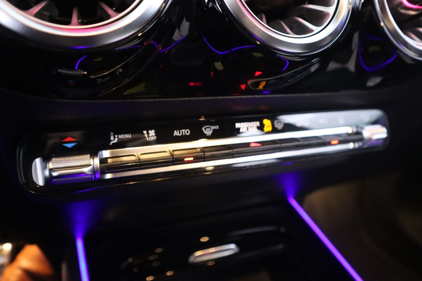 MERCEDES-BENZ EQA 2024