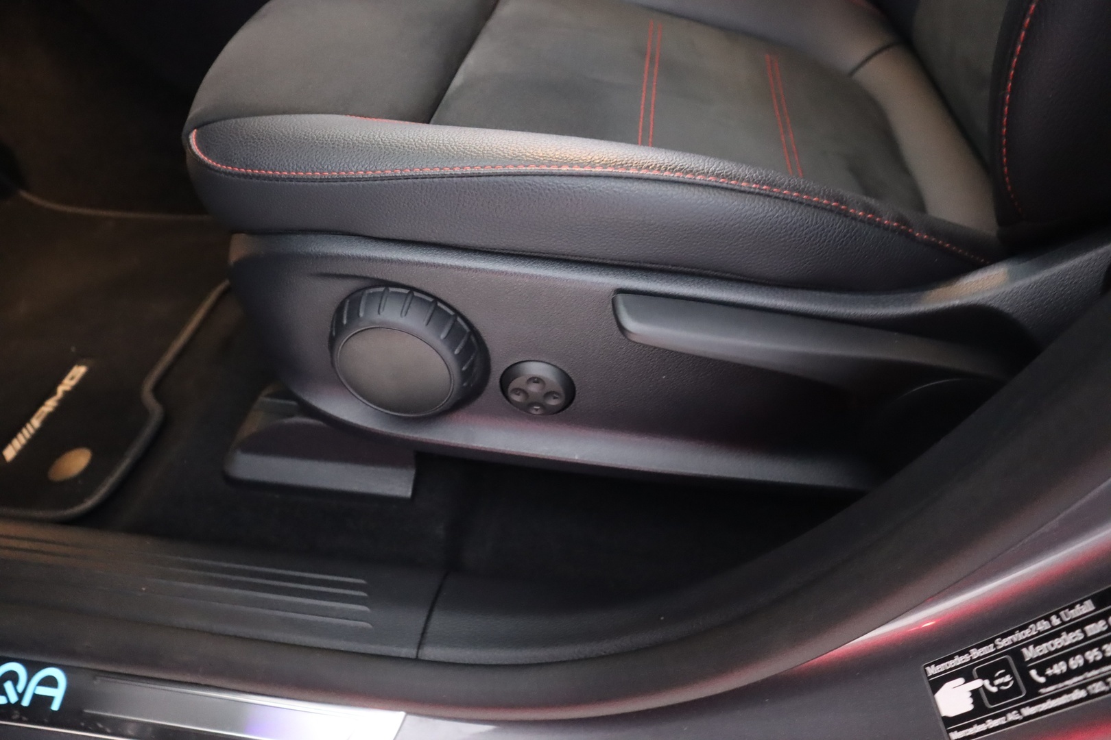 MERCEDES-BENZ EQA 2024