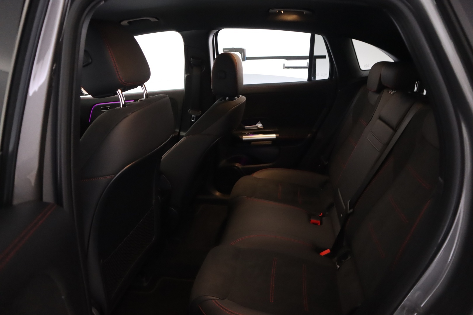 MERCEDES-BENZ EQA 2024