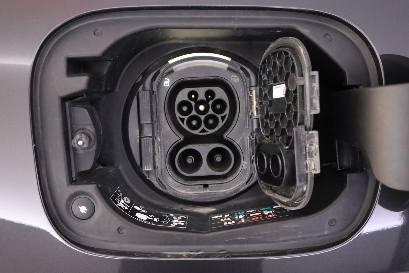 MERCEDES-BENZ EQC 2022