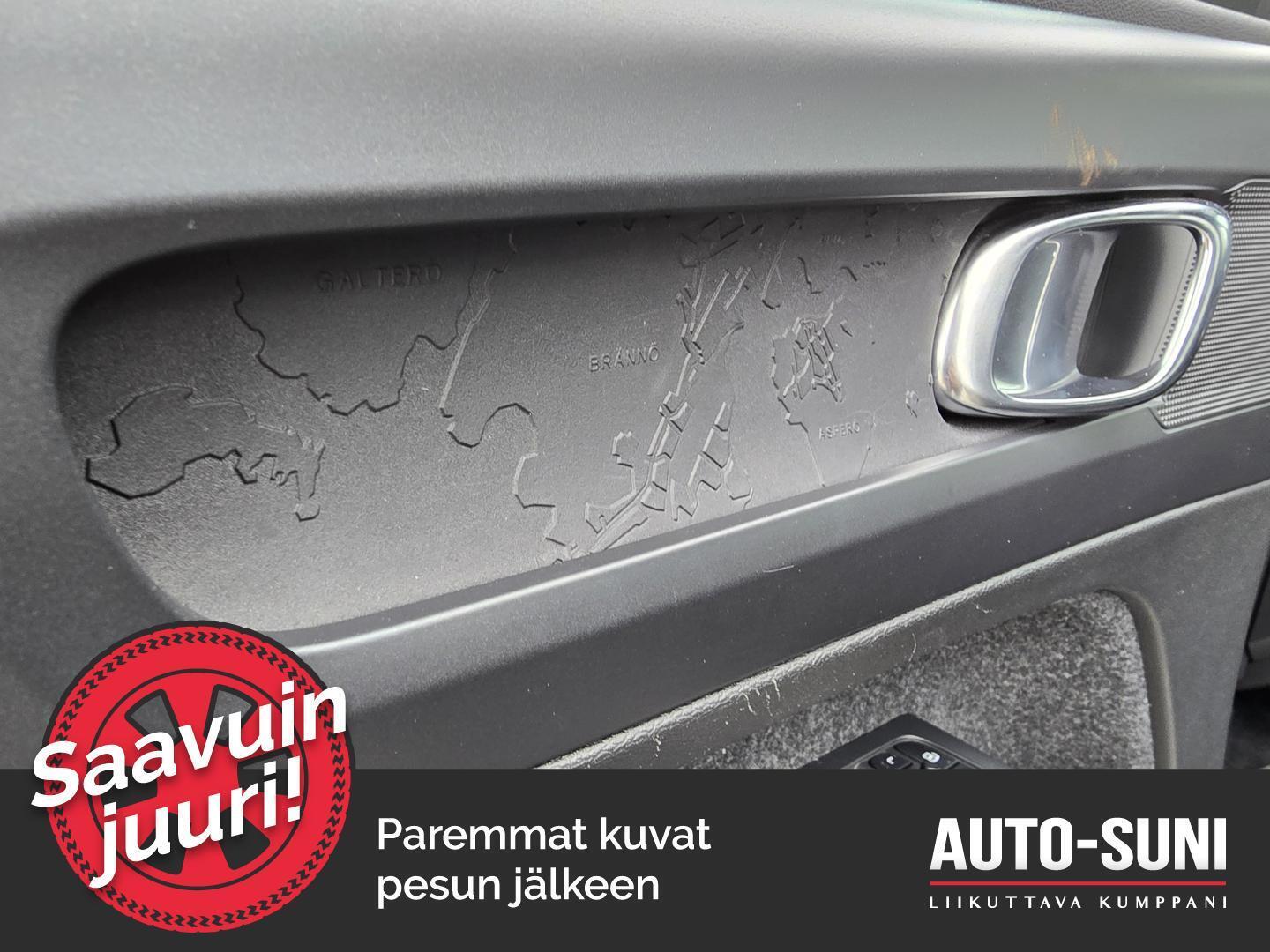 VOLVO XC40 2023