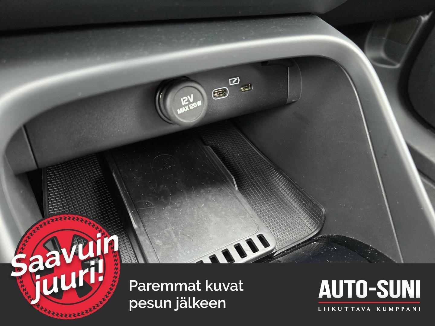 VOLVO XC40 2023