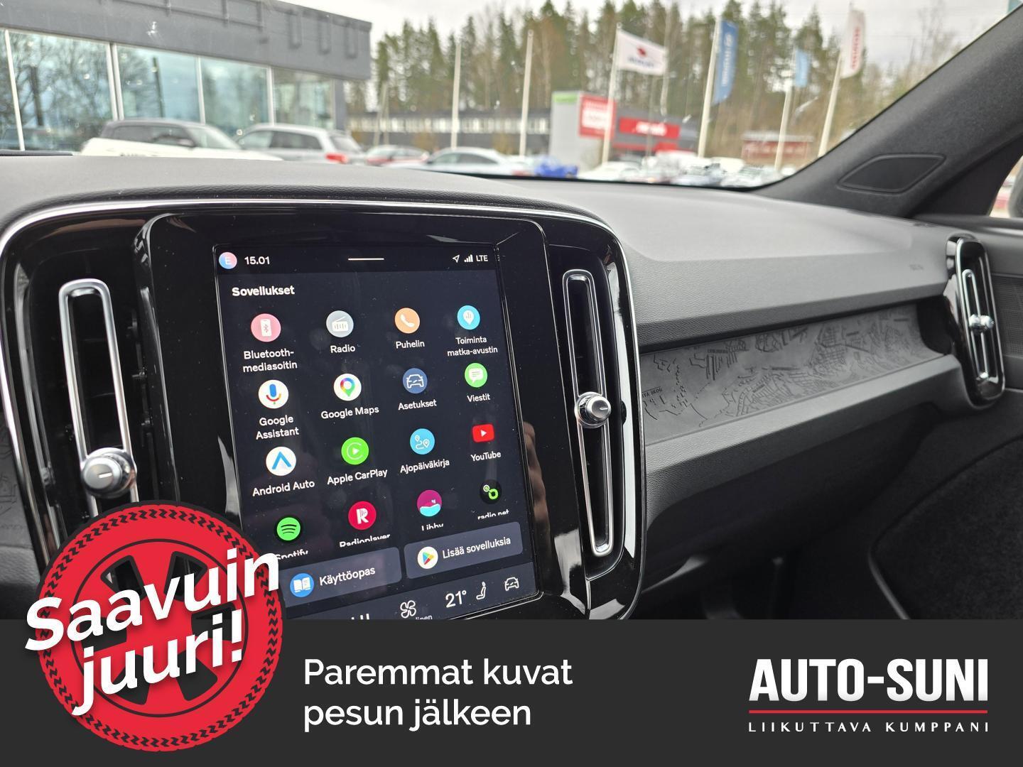 VOLVO XC40 2023
