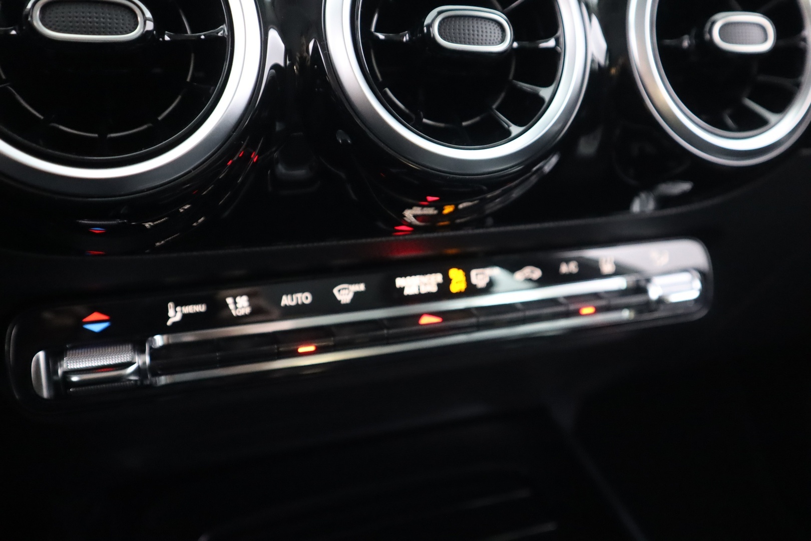 MERCEDES-BENZ GLA 2026