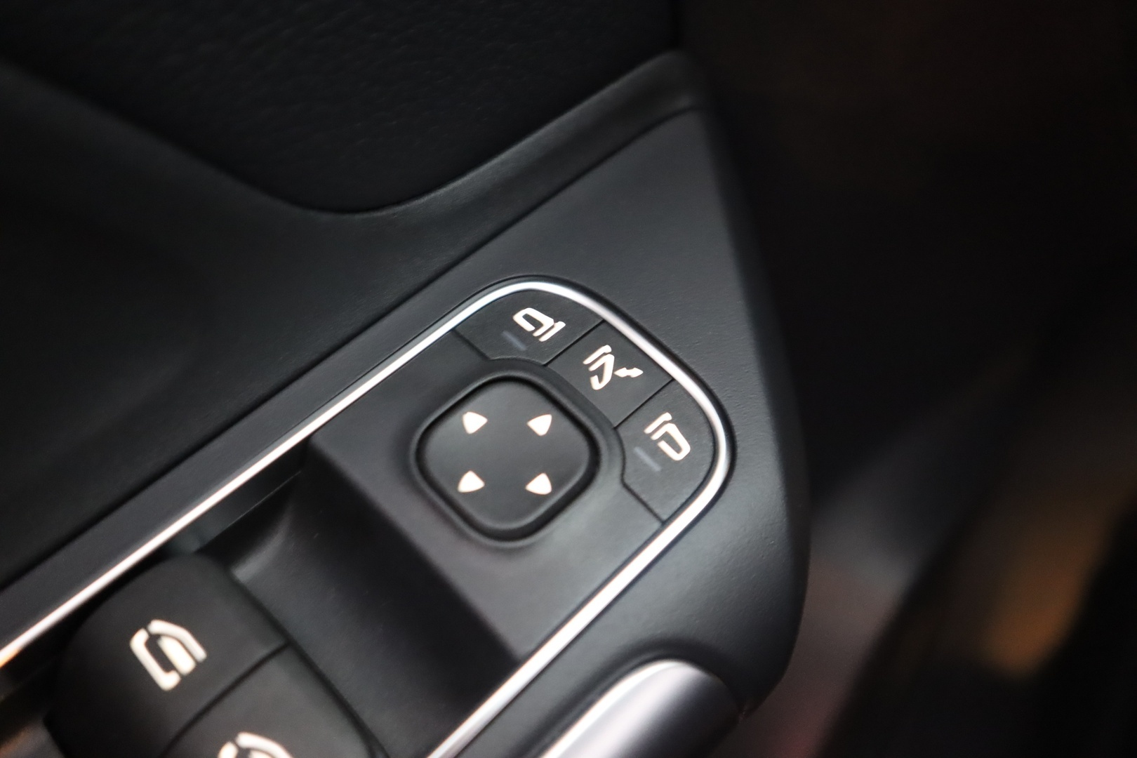 MERCEDES-BENZ GLA 2026