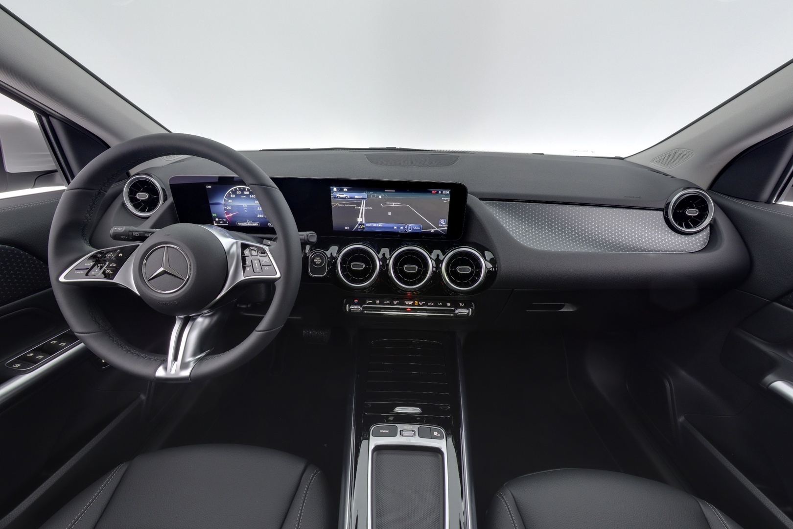 MERCEDES-BENZ GLA 2026