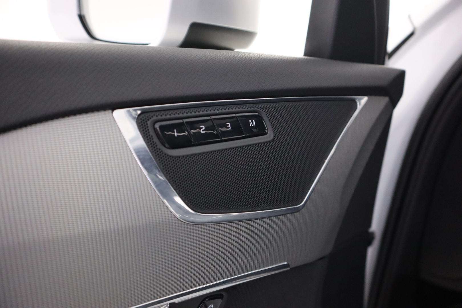 VOLVO XC90 12