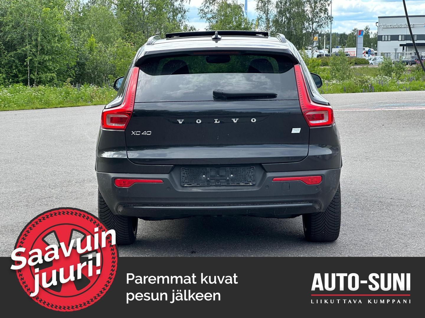 VOLVO XC40 2023