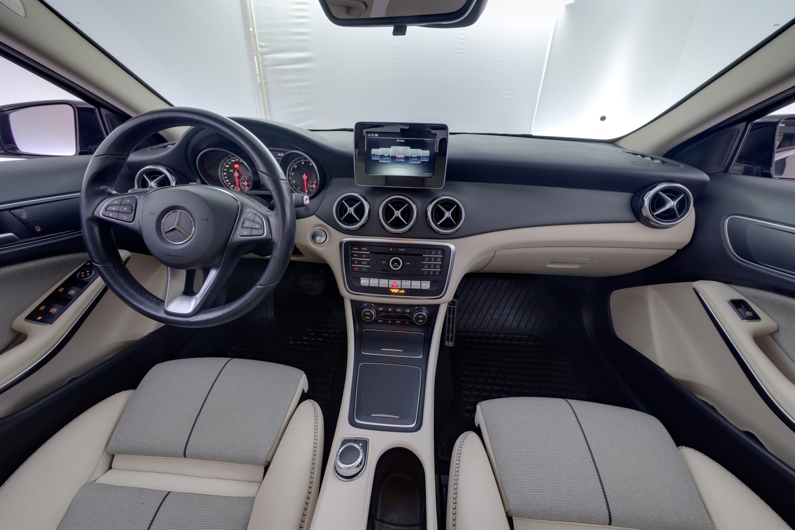 MERCEDES-BENZ GLA 2019