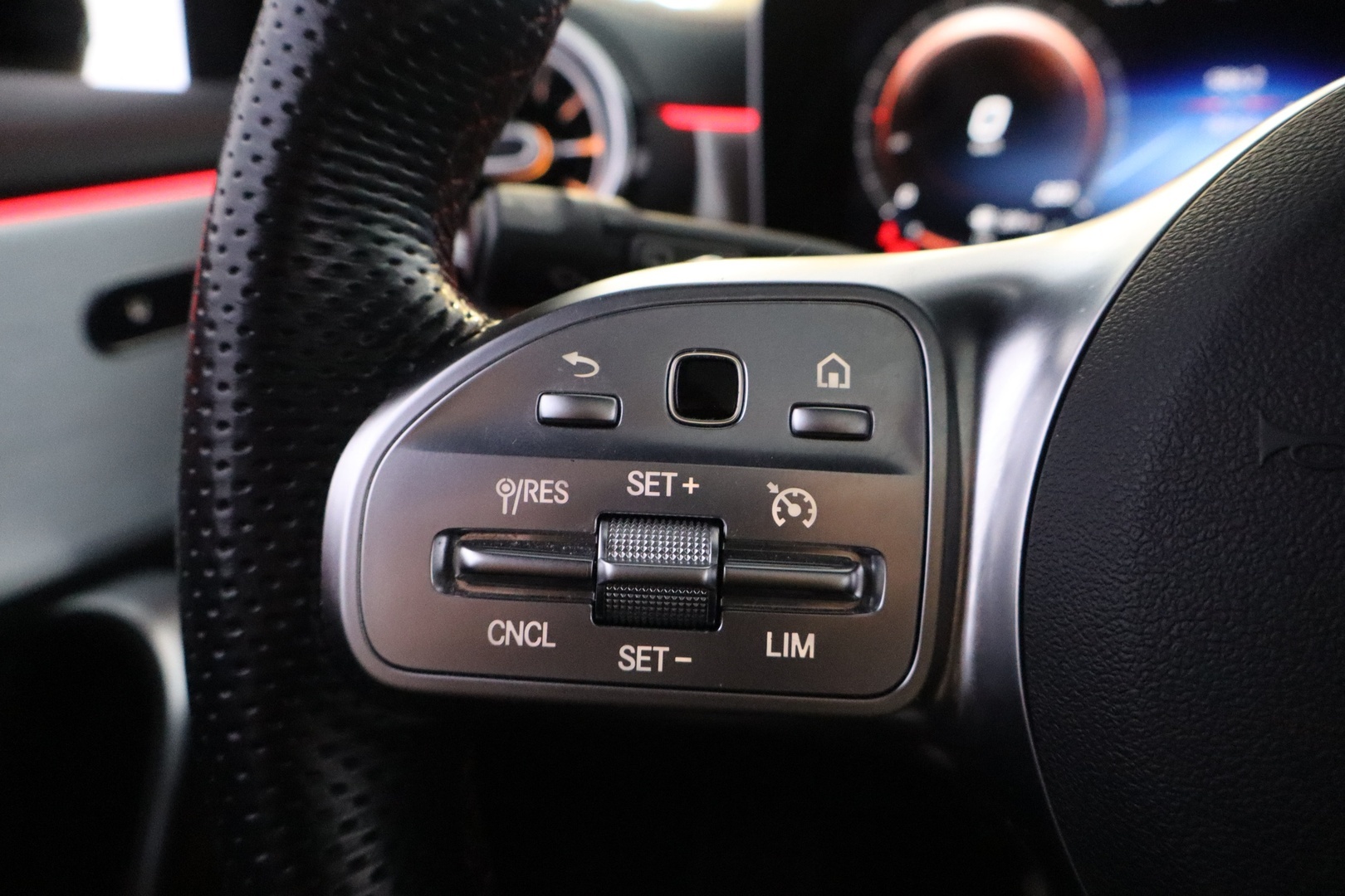 MERCEDES-BENZ CLA 2020
