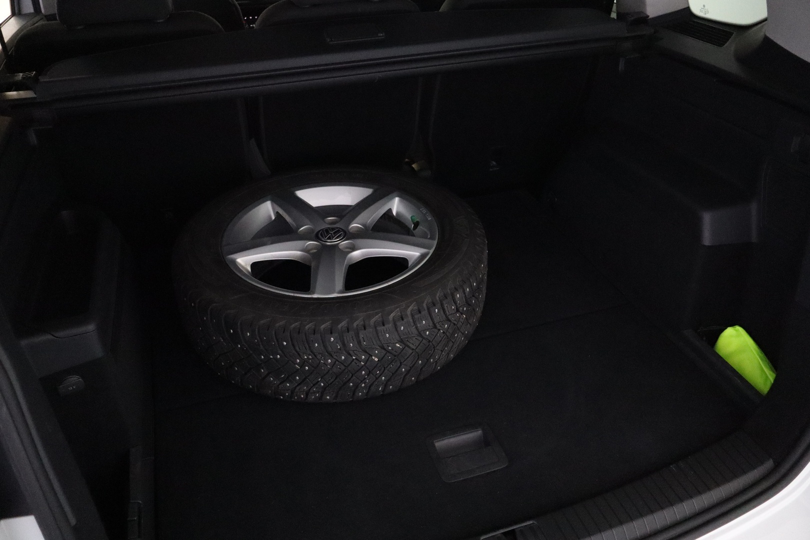 VOLKSWAGEN Touran 16