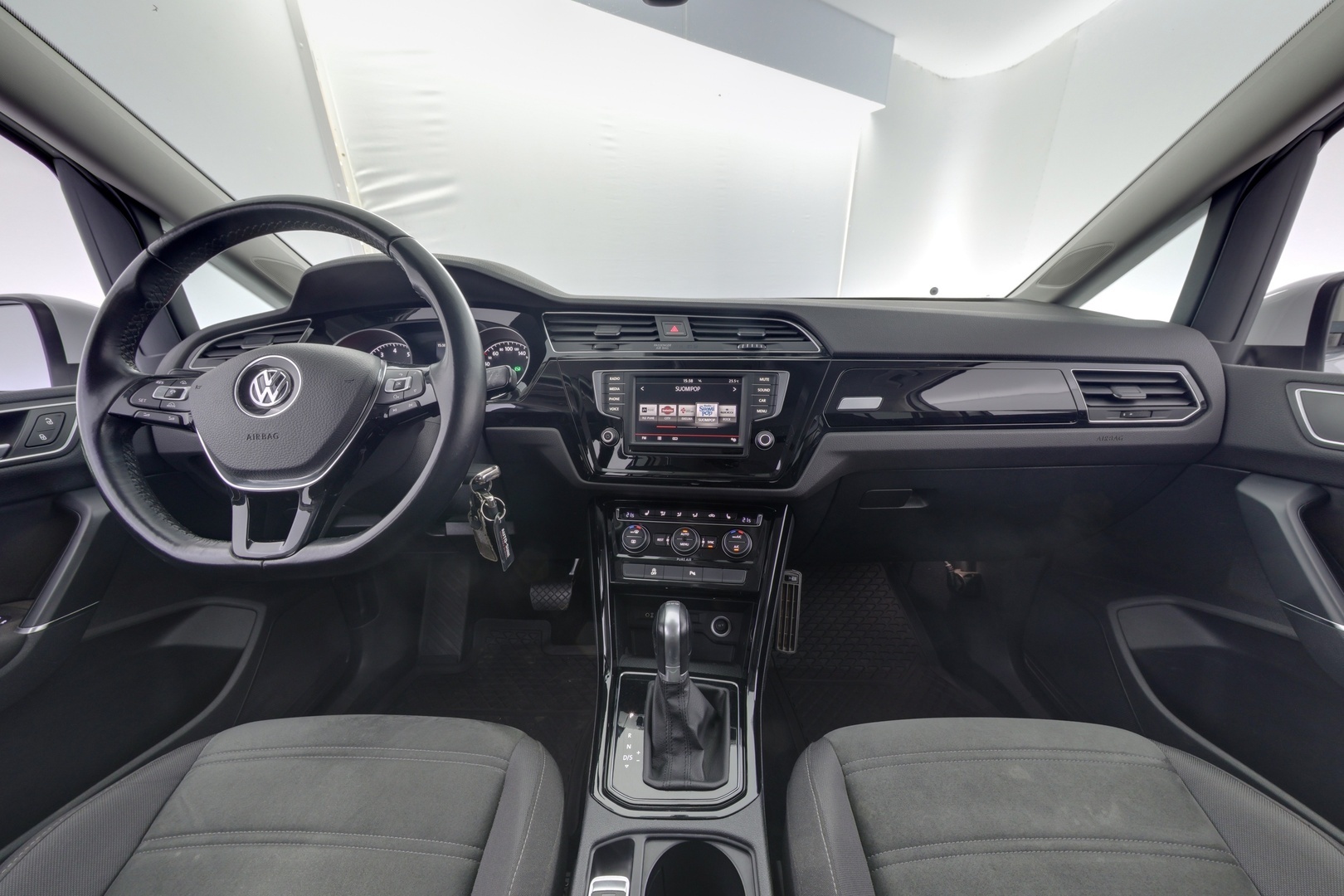 VOLKSWAGEN Touran 7