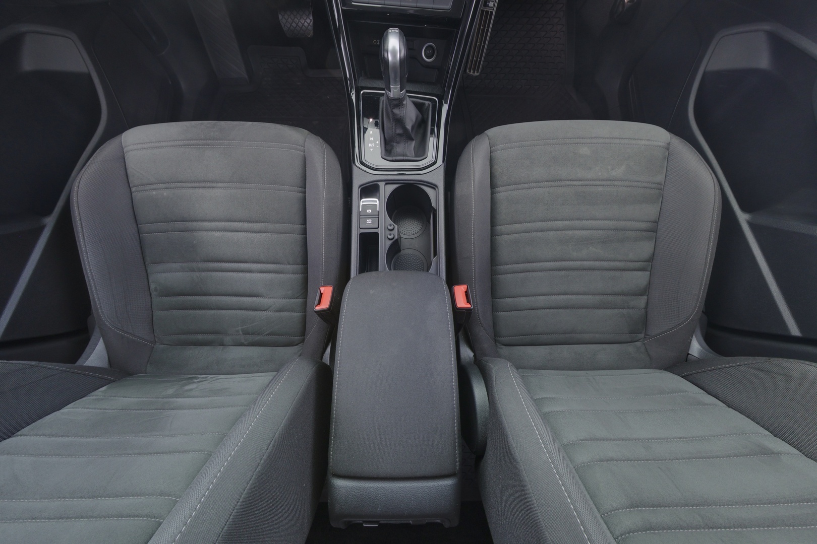 VOLKSWAGEN Touran 9