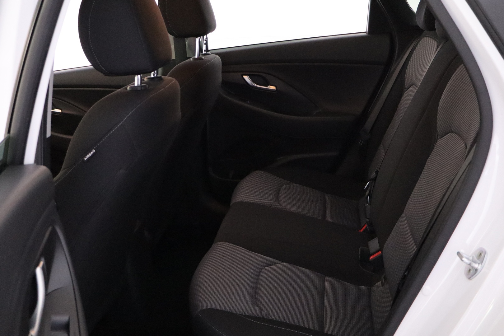 HYUNDAI i30 Hatchback 24