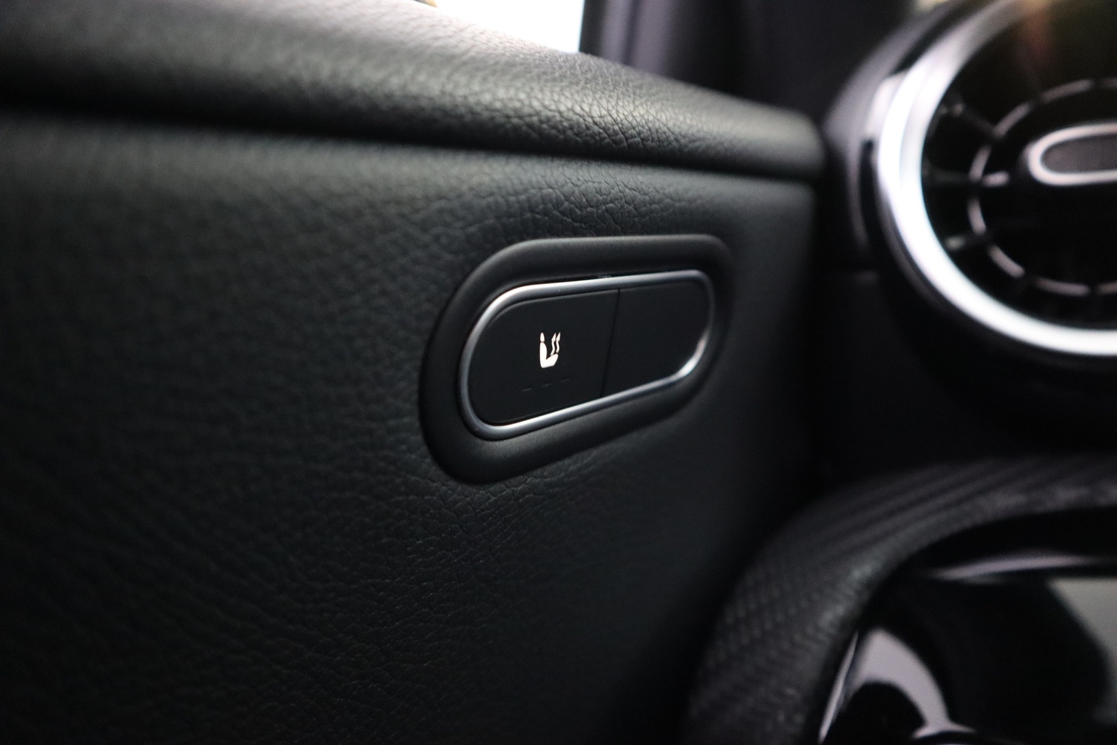 MERCEDES-BENZ A 2020