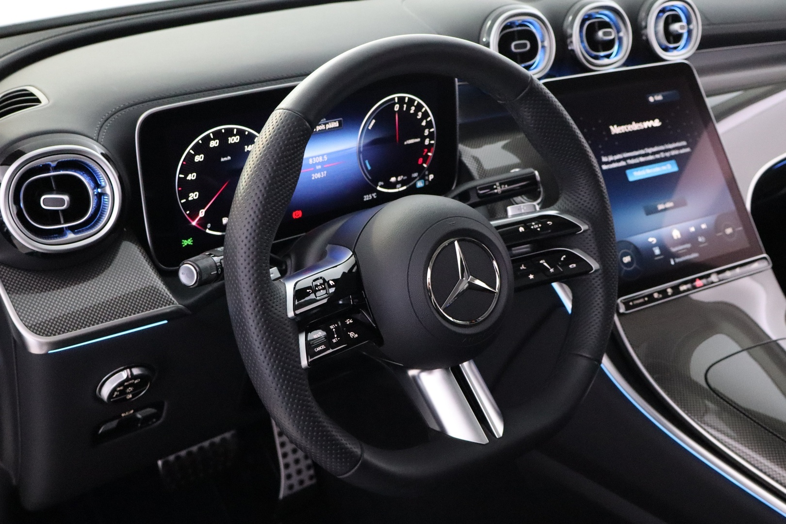 MERCEDES-BENZ GLC 2023