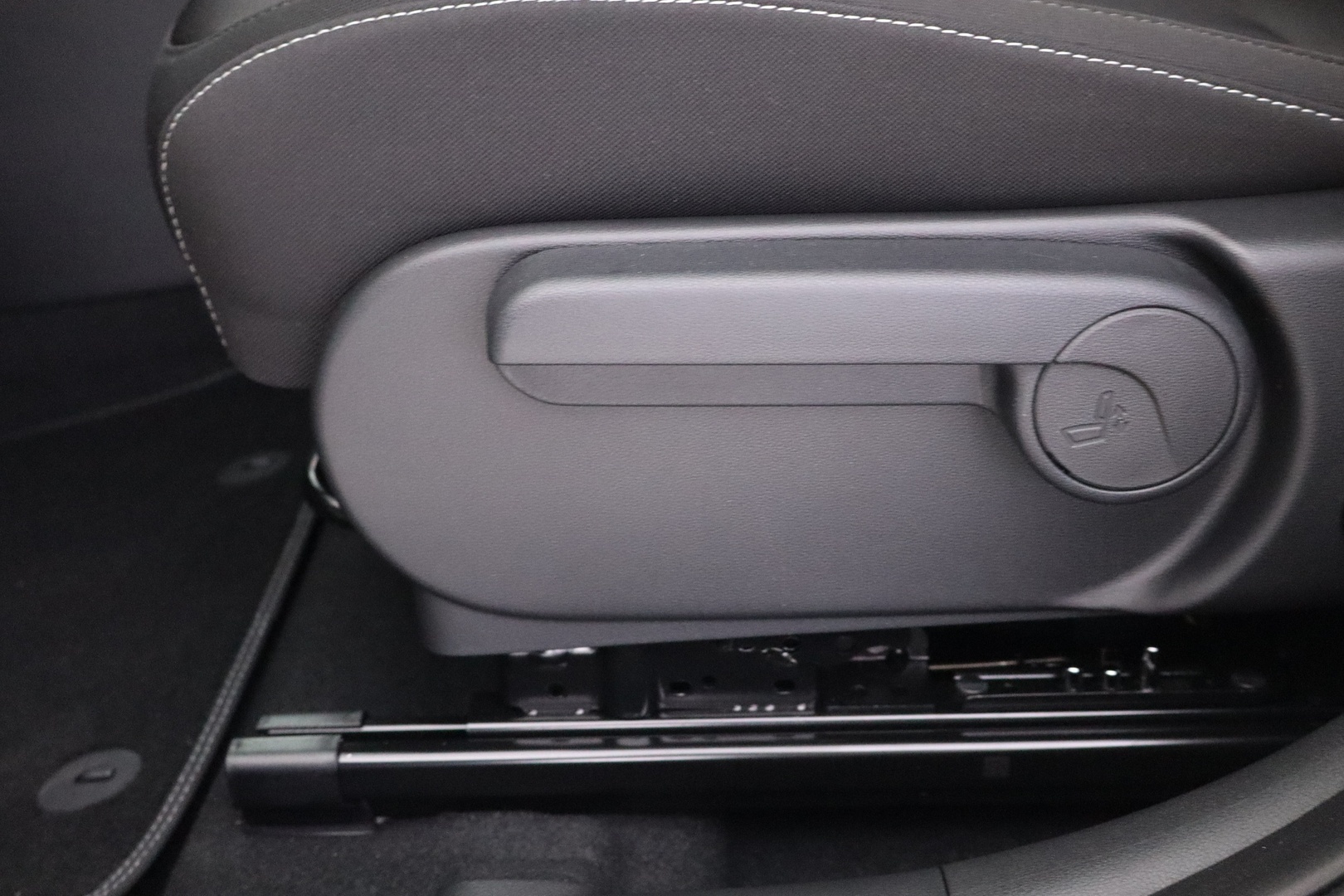 HYUNDAI KONA Electric 24